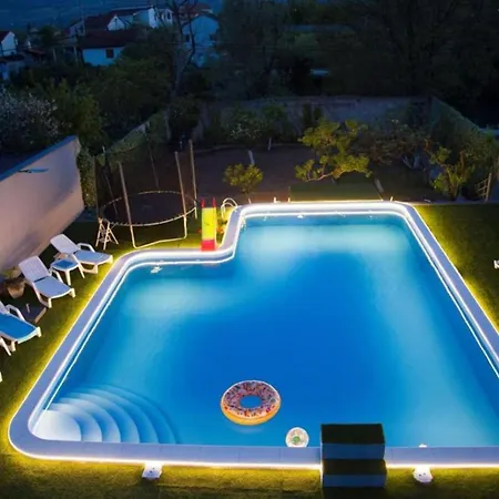 Nora Nea Villa
