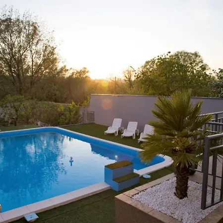 Nora Nea Villa