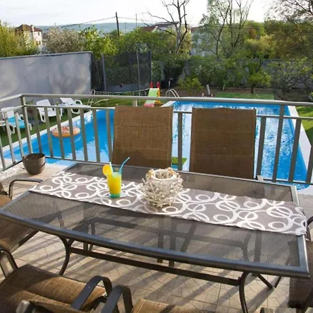Nora Nea Villa